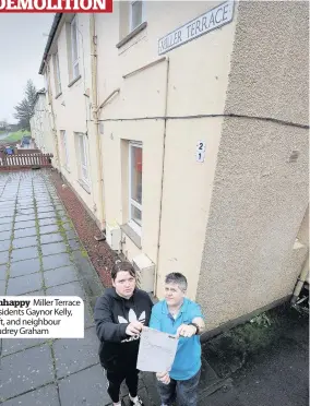  ??  ?? Unhappy Miller Terrace residents Gaynor Kelly, left, and neighbour Audrey Graham