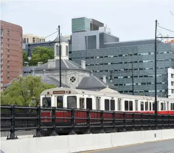  ?? FAITH NINIVAGGI / HERALD STAFF ?? A WORK IN PROGRESS: A Red Line train headed to Alewife stops at the Charles/MGH station on Monday. Plans to speed up repairs include more temporary rail closures for both the Red and Orange lines.