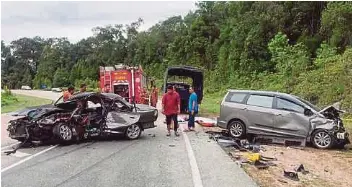 Tiga Maut Kereta Bertembung Pressreader