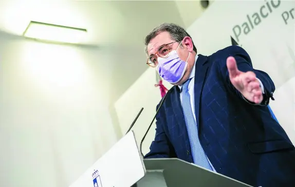  ?? CCLM ?? El Consejero de Salud, Jesús Fernández Sanz, intervino desde el Palacio de Fuensalida el pasado 20 de abril