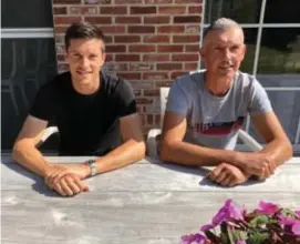  ?? FOTO RR ?? Nick Peeters, met broer Stef: “Hij heeft altijd veel meer voor het voetbal geleefd dan ik.”