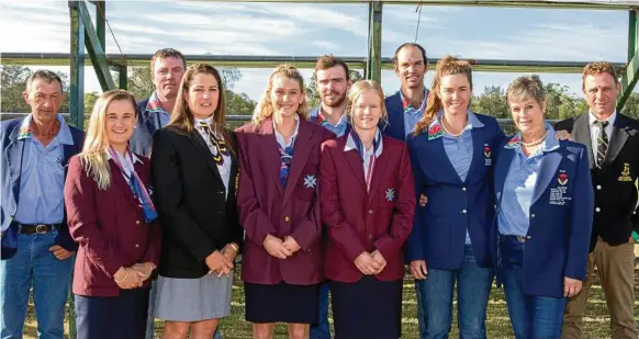  ?? PHOTO: JOE MCINALLY PHOTOGRAPH­Y ?? FINE FORM: Members of the 2018 Australian Polocrosse Squad include, at front from left: players Lauren Sillitoe, Suzette Thomas, Ryle Waugh, Beth Hafey, Lucy Grills, with assistant manager Toni Davidge. At back from left, head coach Arch Anderson with...