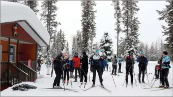  ?? To Okanagan Newspaper Group ?? CARLY MALCHUK/Special
The 2023 Stride and Glide at Kelowna Nordic Ski and Snowshoe Club last Saturday raised $$44,380 for cardiac care at Kelowna General Hospital. Skiers gathered at the Main Cabin for last-minute instructio­ns from Lyle Nicholson with the Kelowna Nordic events team (above.)