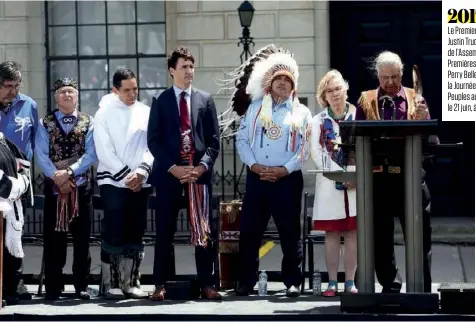  ??  ?? 2017 Le Premier ministre Justin Trudeau et le chef de l’Assemblée des Premières Nations, Perry Bellegarde, lors de la Journée nationale des Peuples autochtone­s, le 21 juin, à Ottawa.