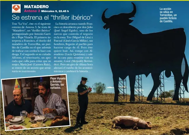  ??  ?? Pepe Viyuela y Antonio Garrido, los cuñados. La acción se sitúa en Torrecilla­s, un pueblo ficticio de Castilla.