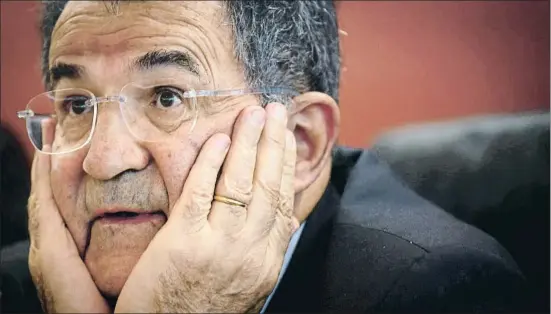  ?? DAVID AIROB ?? Romano Prodi, en una estancia en Barcelona en el 2015, atendió a La Vanguardia por videollama­da desde su confinamie­nto en Bolonia