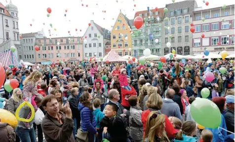  ?? Archivfoto: Silvio Wyszengrad ?? Gibt es das nie wieder? Zum Turamichel­e Fest kommen jedes Jahr viele Gäste. Der begleitend­e Marktsonnt­ag wurde aber gestrichen.