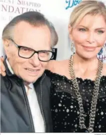  ?? AGENCIAS ?? Larry King en un acto con su esposa Shawn Southwick.