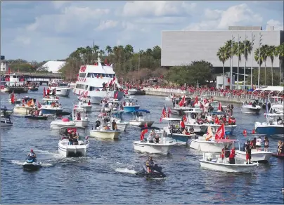  ?? Photo by Tribune News Service/tampa Bay Times ?? Thousands of fans lined the banks of the Hillsborou­gh River to celebrate the boat parade of the Super Bowl LV champion Bucs Wednesday in Tampa.