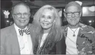  ??  ?? Joe Miles with Kim Carnes and
her husband, Dave Ellington