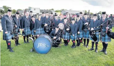  ??  ?? In tune Johnstone Pipe Band