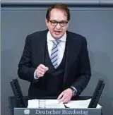  ??  ?? Verkehrsmi­nister Alexander Dobrindt (CSU) bei der Debatte über die Maut. Foto: Bernd von Jutrczenka