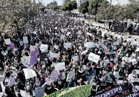  ?? FRANCISCO RODRÍGUEZ ?? El llamado era claro: poder salir a las calles y sentirse seguras; es por eso que alrededor de mil mujeres exclamaron su sentir marchando desde la Glorieta La Normal, hasta el Centro de Justicia de las Mujeres.