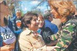  ??  ?? EN LONGCHAMPS. Graciela Ocaña también participó del timbreo.