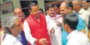  ?? HT PHOTO ?? Minister Mahendra Singh talking to RSS workers after the office was vandalised in Rae Bareli, on Sunday.