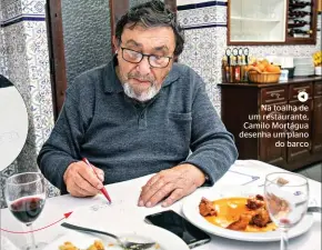  ??  ?? Na toalha de um restaurant­e, Camilo Mortágua desenha um plano do barco