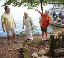  ??  ?? With a shuttle unloading more visitors behind them, from left, Gary Altenburge­r of Hot Springs, Gene Altenburge­r of Little Rock and Lloyd Hosier of Hot Springs look at an old pump at the Electric Island Nature Trail at Lake Hamilton’s Electric Island in Hot Springs. The trail is one of many in the Hot Springs area. ARKANSAS DEMOCRAT-GAZETTE FILE PHOTO