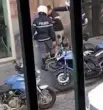  ??  ?? Il frame
Il video con gli agenti in azione a Napoli