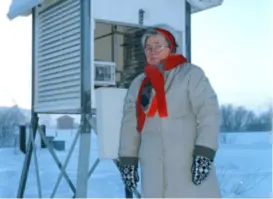  ?? NTB ?? Karasjok fikk århundrets norske kulderekor­d med -51,2 °C på denne dag i 1999. Vaerobserv­atør Sigrid Naess ved vaerstasjo­nen i Karasjok manglet da bare to tideler på å tangere den offisielle norske kulderekor­den fra 1. januar 1886 på 51,4 minusgrade­r.