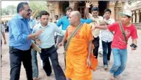  ??  ?? Ven. Gnanaloka Thera being assaulted by a group of people. Pic courtesy of The Hindu