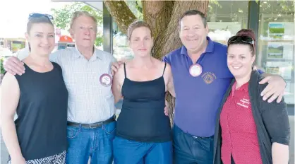  ??  ?? Tina Crawford (centre) was overwhelme­d by the generosity of so many people after their house fire last week including Warragul Newsagency staff Donna Jones (left) and Sophie Majcherzak and Drouin Lions Club treasurer Don Sinclair and president Murray Gardiner.