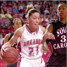  ?? Arkansas Democrat-Gazette file photo ?? Arkansas Ladyback India Lewis drives past South Carolina’s Shaunzinsk­i Gortman in a game during the 2002 season.