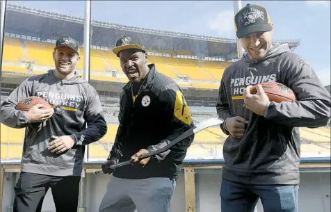  ?? Rebecca Droke/Post-Gazette ?? Arthur Moats of the Steelers poses between Bryan Rust, left, and Conor Sheary, right, Wednesday at Heinz Field.