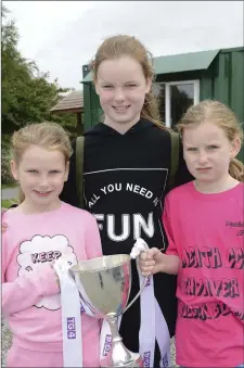  ??  ?? Becky, Emma and Sophie Sheeran with the Leinster Intermedit­e Cup at the sponsored walk for the Duleek , Bellewstow­n Ladies Gaelic Football Club at Bellewstow­n.