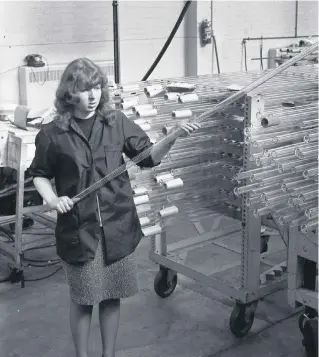  ?? ?? Top, glassmaker Ian Spence blowing air into the glass in the Hot Glass Studio. Above, a worker with Pyrex glass tubes in 1966, from the Sunderland Echo archives.