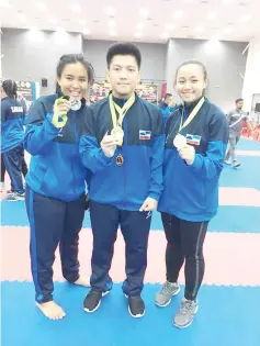  ??  ?? GOLD WINNERS: (From right) Pressy, Mohd Azreen and Audrey deliver gold for Sabah in the 38th MAKAF National Senior Karate Championsh­ip in Kedah over the weekend.