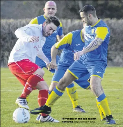  ?? Picture: Paul Amos FM4604130 ?? Rolvenden on the ball against Hawkinge