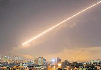  ?? AP ?? Ataque. El bombardeo de Israel sobre blancos iraníes cerca de Damasco, el 10 de mayo.