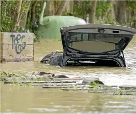  ?? JOHN COWPLAND/ALPHAPIX ?? Left: Tower motor assessing managing Richard Housham inspects a vehicle at the insurer’s triage and assessment yard, operated by Turners at Wiri, after the Auckland floods.
Above: A high number of vehicles damaged by Cyclone Gabrielle will be written off.