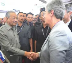  ??  ?? Prime Minister Tun Dr Mahathir Mohamad with Darrieusse­cq at LIMA 2019.