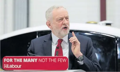  ?? DPA ?? Gesto. Jeremy Corbyn explica que reclamarán una nueva consulta popular sobre la salida de la UE.