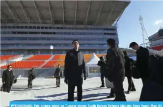  ??  ?? PYEONGCHAN­G: This picture taken on Tuesday shows South Korean Defence Minister Song Young-Moo (C) inspecting the overall preparatio­ns at the Olympic Stadium, the venue of the opening and closing ceremony for the PyeongChan­g 2018 Winter Olympic Games,...