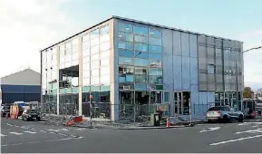  ?? PHOTO: SCOTT HAMMOND/FAIRFAX NZ ?? WK Advisors and Accountant­s have moved into the top two floors of the new steel and glass building on the corner of Sinclair St and Alfred St.