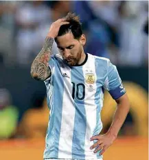  ?? Brooks Von Arx - 28.mar.2017/ZUMAPRESS/Xinhua ?? Messi lamenta lance perdido na partida contra o Chile