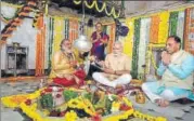  ?? PTI PHOTO ?? Prime Minister Narendra Modi offers prayers at Hatkeshwar Temple in Vadnagar, Gujarat, on Sunday.