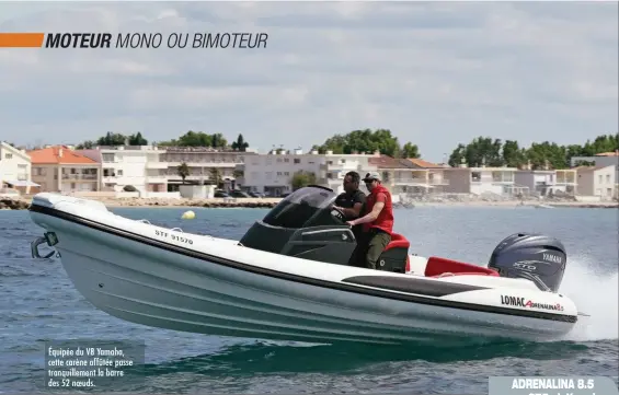  ??  ?? Équipée du V8 Yamaha, cette carène affûtée passe tranquille­ment la barre des 52 noeuds.