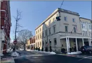  ?? TANIA BARRICKLO — DAILY FREEMAN ?? Hotel Kinsley at the corner of John and Wall streets in Kingston on Monday.