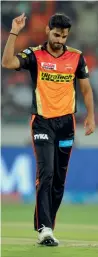  ?? AFP ?? Hyderabad’s Bhuvneshwa­r Kumar celebrates the wicket of Punjab’s Glenn Maxwell. —