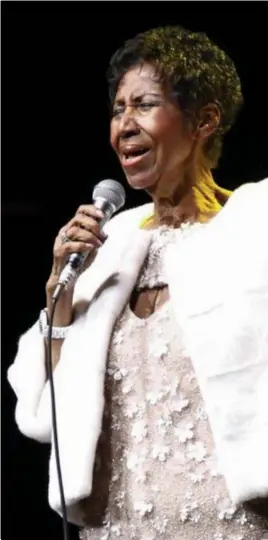  ?? FOTO ISOPIX ?? Aretha Franklin trad voor het laatst op op de gala-avond van het aidsfonds van Elton John in New York. Daarna moest ze van haar dokter het optreden vaarwel zeggen.