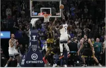  ?? ABBIE PARR – THE ASSOCIATED PRESS ?? Timberwolv­es guard Anthony Edwards shoots against Warriors forward Andrew Wiggins, left, on Wednesday.