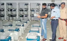  ?? MANOJ DHAKA/HT ?? Deputy commission­er Anshaj Singh inspecting the EVMs stored in the strongroom at Haryana Education Board building in Bhiwani on Monday.