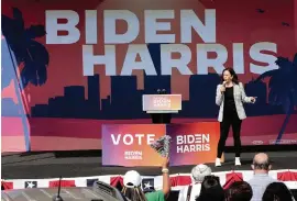  ?? PEDRO PORTAL pportal@miamiheral­d.com ?? U.S. Sen. Kamala Harris, running mate of Democratic presidenti­al nominee Joe Biden, speaks during a drive-in rally she held at FIU South Campus on Saturday.