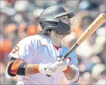  ?? KARL MONDON — BAY AREA NEWS GROUP ?? The Giants’ Brandon Crawford hits his 18th home run in the sixth inning against the Nationals on Saturday.