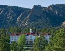  ?? DARREN EDWARDS PHOTOGRAPH­Y ?? There’s no shortage of spectacula­r views from the Stanley Hotel, which sits at the edge of Rocky Mountain National Park.