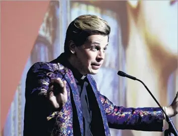  ?? Photograph­s by Christina House Los Angeles Times ?? CONSERVATI­VE provocateu­r Milo Yiannopoul­os speaks at Cal State Fullerton in October. Similar events at San Diego State and other universiti­es were called off because officials were worried about violence.