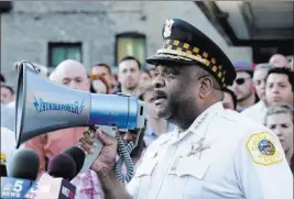  ?? TERESA CRAWFORD/ THE ASSOCIATED PRESS ?? Chicago Police Superinten­dent Eddie Johnson speaks with residents of Chicago. Johnson visited New York recently to learn how it has achieved success in fighting crime.